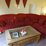 Komfortable Doppelhaushaelfte Und Grossem Garten By Interhome בית נופש