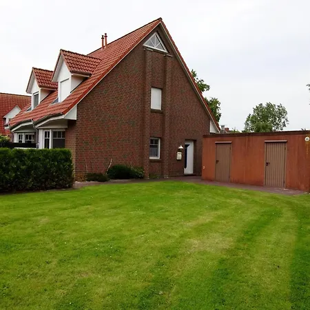 Komfortable Doppelhaushaelfte Und Grossem Garten By Interhome Vakantiehuis *