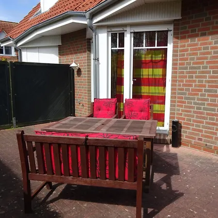 Сasa de vacaciones Komfortable Doppelhaushaelfte Und Grossem Garten By Interhome *