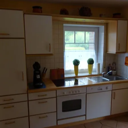 Сasa de vacaciones Komfortable Doppelhaushaelfte Und Grossem Garten By Interhome *