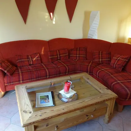 Komfortable Doppelhaushaelfte Und Grossem Garten By Interhome Prázdninový dům