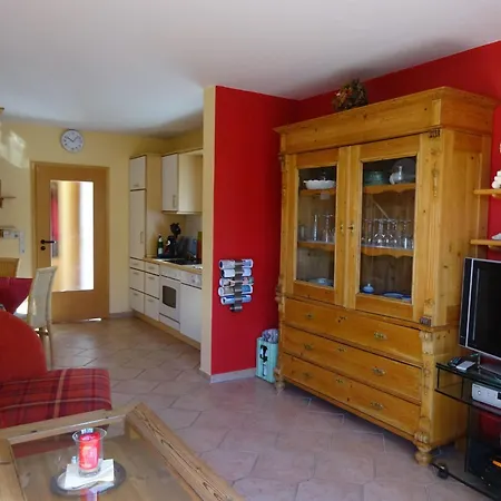 Prázdninový dům Komfortable Doppelhaushaelfte Und Grossem Garten By Interhome