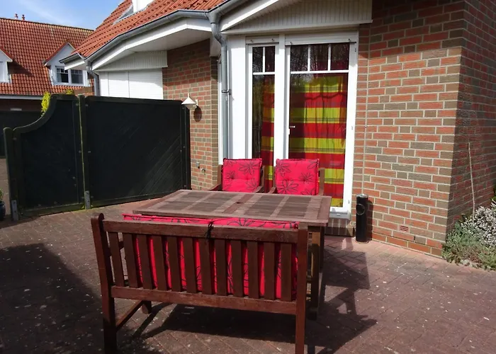 Vakantiehuis Komfortable Doppelhaushaelfte Und Grossem Garten By Interhome *